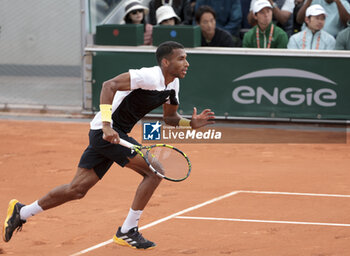 2024-05-27 - Felix Auger-Aliassime of Canada during day 2 of the 2024 French Open, Roland-Garros 2024, Grand Slam tennis tournament on May 27, 2024 at Roland-Garros stadium in Paris, France - TENNIS - ROLAND GARROS 2024 - 27/05 - INTERNATIONALS - TENNIS