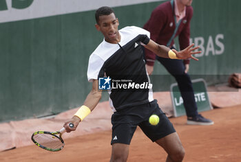 2024-05-27 - Felix Auger-Aliassime of Canada during day 2 of the 2024 French Open, Roland-Garros 2024, Grand Slam tennis tournament on May 27, 2024 at Roland-Garros stadium in Paris, France - TENNIS - ROLAND GARROS 2024 - 27/05 - INTERNATIONALS - TENNIS