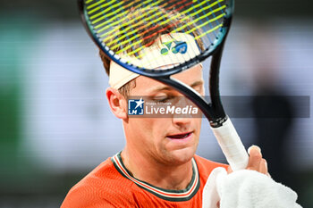 2024-05-28 - Casper RUUD of Norway during the third day of Roland-Garros 2024, ATP and WTA Grand Slam tennis tournament on May 28, 2024 at Roland-Garros stadium in Paris, France - TENNIS - ROLAND GARROS 2024 - 28/05 - INTERNATIONALS - TENNIS