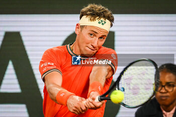 2024-05-28 - Casper RUUD of Norway during the third day of Roland-Garros 2024, ATP and WTA Grand Slam tennis tournament on May 28, 2024 at Roland-Garros stadium in Paris, France - TENNIS - ROLAND GARROS 2024 - 28/05 - INTERNATIONALS - TENNIS