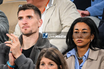 2024-05-28 - Thomas MEUNIER with his wife Deborah PANZOKOU during the third day of Roland-Garros 2024, ATP and WTA Grand Slam tennis tournament on May 28, 2024 at Roland-Garros stadium in Paris, France - TENNIS - ROLAND GARROS 2024 - 28/05 - INTERNATIONALS - TENNIS