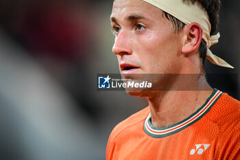 2024-05-28 - Casper RUUD of Norway during the third day of Roland-Garros 2024, ATP and WTA Grand Slam tennis tournament on May 28, 2024 at Roland-Garros stadium in Paris, France - TENNIS - ROLAND GARROS 2024 - 28/05 - INTERNATIONALS - TENNIS