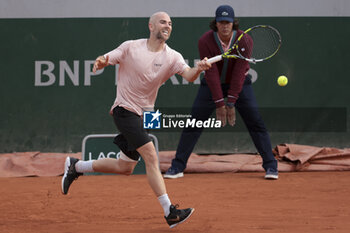 2024-05-28 - Adrian Mannarino of France during day 3 of 2024 French Open, Roland-Garros 2024, Grand Slam tennis tournament on May 28, 2024 at Roland-Garros stadium in Paris, France - TENNIS - ROLAND GARROS 2024 - 28/05 - INTERNATIONALS - TENNIS