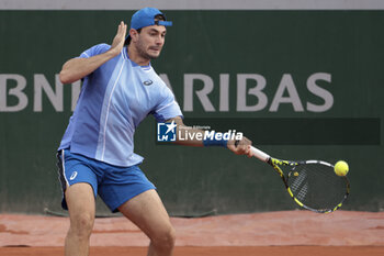 2024-05-28 - Giulio Zeppieri of Italy during day 3 of 2024 French Open, Roland-Garros 2024, Grand Slam tennis tournament on May 28, 2024 at Roland-Garros stadium in Paris, France - TENNIS - ROLAND GARROS 2024 - 28/05 - INTERNATIONALS - TENNIS