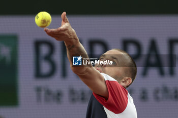 2024-05-28 - Dan Evans of Great Britain during day 3 of 2024 French Open, Roland-Garros 2024, Grand Slam tennis tournament on May 28, 2024 at Roland-Garros stadium in Paris, France - TENNIS - ROLAND GARROS 2024 - 28/05 - INTERNATIONALS - TENNIS