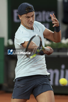 2024-05-28 - Holger Rune of Denmark during day 3 of 2024 French Open, Roland-Garros 2024, Grand Slam tennis tournament on May 28, 2024 at Roland-Garros stadium in Paris, France - TENNIS - ROLAND GARROS 2024 - 28/05 - INTERNATIONALS - TENNIS