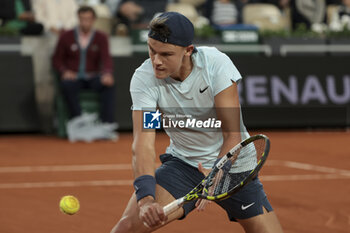 2024-05-28 - Holger Rune of Denmark during day 3 of 2024 French Open, Roland-Garros 2024, Grand Slam tennis tournament on May 28, 2024 at Roland-Garros stadium in Paris, France - TENNIS - ROLAND GARROS 2024 - 28/05 - INTERNATIONALS - TENNIS