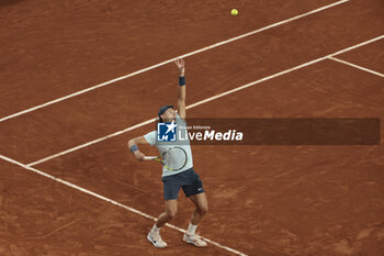 2024-05-28 - Holger Rune of Denmark during day 3 of 2024 French Open, Roland-Garros 2024, Grand Slam tennis tournament on May 28, 2024 at Roland-Garros stadium in Paris, France - TENNIS - ROLAND GARROS 2024 - 28/05 - INTERNATIONALS - TENNIS