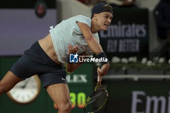 2024-05-28 - Holger Rune of Denmark during day 3 of 2024 French Open, Roland-Garros 2024, Grand Slam tennis tournament on May 28, 2024 at Roland-Garros stadium in Paris, France - TENNIS - ROLAND GARROS 2024 - 28/05 - INTERNATIONALS - TENNIS