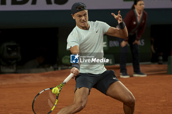 2024-05-28 - Holger Rune of Denmark during day 3 of 2024 French Open, Roland-Garros 2024, Grand Slam tennis tournament on May 28, 2024 at Roland-Garros stadium in Paris, France - TENNIS - ROLAND GARROS 2024 - 28/05 - INTERNATIONALS - TENNIS