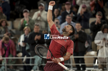 2024-05-28 - Novak Djokovic of Serbia celebrates his first round victory during day 3 of 2024 French Open, Roland-Garros 2024, Grand Slam tennis tournament on May 28, 2024 at Roland-Garros stadium in Paris, France - TENNIS - ROLAND GARROS 2024 - 28/05 - INTERNATIONALS - TENNIS