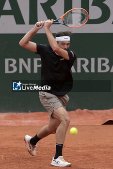 2024-05-28 - Taylor Fritz of USA during day 3 of 2024 French Open, Roland-Garros 2024, Grand Slam tennis tournament on May 28, 2024 at Roland-Garros stadium in Paris, France - TENNIS - ROLAND GARROS 2024 - 28/05 - INTERNATIONALS - TENNIS