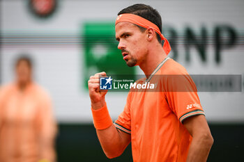 2024-05-29 - Daniel ALTMAIER of Germany celebrates his point during the fourth day of Roland-Garros 2024, ATP and WTA Grand Slam tennis tournament on May 29, 2024 at Roland-Garros stadium in Paris, France - TENNIS - ROLAND GARROS 2024 - 29/05 - INTERNATIONALS - TENNIS