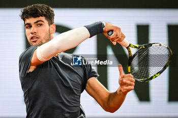 2024-05-29 - Carlos ALCARAZ of Spain during the fourth day of Roland-Garros 2024, ATP and WTA Grand Slam tennis tournament on May 29, 2024 at Roland-Garros stadium in Paris, France - TENNIS - ROLAND GARROS 2024 - 29/05 - INTERNATIONALS - TENNIS