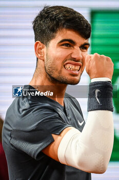 2024-05-29 - Carlos ALCARAZ of Spain celebrates his point during the fourth day of Roland-Garros 2024, ATP and WTA Grand Slam tennis tournament on May 29, 2024 at Roland-Garros stadium in Paris, France - TENNIS - ROLAND GARROS 2024 - 29/05 - INTERNATIONALS - TENNIS