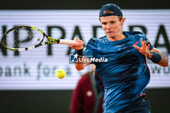 2024-05-29 - Jesper DE JONG of Netherlands celebrates his point during the fourth day of Roland-Garros 2024, ATP and WTA Grand Slam tennis tournament on May 29, 2024 at Roland-Garros stadium in Paris, France - TENNIS - ROLAND GARROS 2024 - 29/05 - INTERNATIONALS - TENNIS