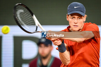 2024-05-29 - Jannik SINNER of Italy during the fourth day of Roland-Garros 2024, ATP and WTA Grand Slam tennis tournament on May 29, 2024 at Roland-Garros stadium in Paris, France - TENNIS - ROLAND GARROS 2024 - 29/05 - INTERNATIONALS - TENNIS