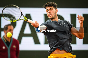 2024-05-29 - Carlos ALCARAZ of Spain during the fourth day of Roland-Garros 2024, ATP and WTA Grand Slam tennis tournament on May 29, 2024 at Roland-Garros stadium in Paris, France - TENNIS - ROLAND GARROS 2024 - 29/05 - INTERNATIONALS - TENNIS