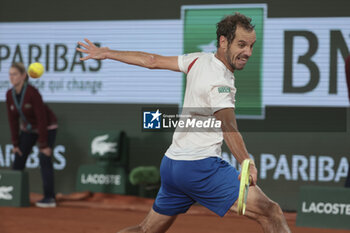 2024-05-29 - Richard Gasquet of France during day 4 of the 2024 French Open, Roland-Garros 2024, Grand Slam tennis tournament on May 29, 2024 at Roland-Garros stadium in Paris, France - TENNIS - ROLAND GARROS 2024 - 29/05 - INTERNATIONALS - TENNIS