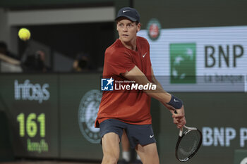 2024-05-29 - Jannik Sinner of Italy during day 4 of the 2024 French Open, Roland-Garros 2024, Grand Slam tennis tournament on May 29, 2024 at Roland-Garros stadium in Paris, France - TENNIS - ROLAND GARROS 2024 - 29/05 - INTERNATIONALS - TENNIS