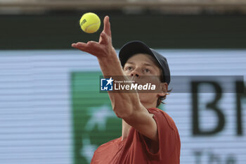 2024-05-29 - Jannik Sinner of Italy during day 4 of the 2024 French Open, Roland-Garros 2024, Grand Slam tennis tournament on May 29, 2024 at Roland-Garros stadium in Paris, France - TENNIS - ROLAND GARROS 2024 - 29/05 - INTERNATIONALS - TENNIS