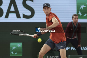 2024-05-29 - Jannik Sinner of Italy during day 4 of the 2024 French Open, Roland-Garros 2024, Grand Slam tennis tournament on May 29, 2024 at Roland-Garros stadium in Paris, France - TENNIS - ROLAND GARROS 2024 - 29/05 - INTERNATIONALS - TENNIS