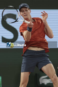 2024-05-29 - Jannik Sinner of Italy during day 4 of the 2024 French Open, Roland-Garros 2024, Grand Slam tennis tournament on May 29, 2024 at Roland-Garros stadium in Paris, France - TENNIS - ROLAND GARROS 2024 - 29/05 - INTERNATIONALS - TENNIS