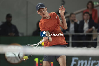 2024-05-29 - Jannik Sinner of Italy during day 4 of the 2024 French Open, Roland-Garros 2024, Grand Slam tennis tournament on May 29, 2024 at Roland-Garros stadium in Paris, France - TENNIS - ROLAND GARROS 2024 - 29/05 - INTERNATIONALS - TENNIS