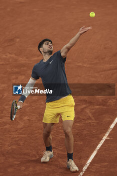 2024-05-29 - Carlos Alcaraz of Spain during day 4 of the 2024 French Open, Roland-Garros 2024, Grand Slam tennis tournament on May 29, 2024 at Roland-Garros stadium in Paris, France - TENNIS - ROLAND GARROS 2024 - 29/05 - INTERNATIONALS - TENNIS