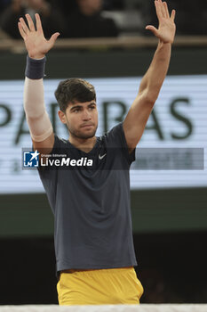 2024-05-29 - Carlos Alcaraz of Spain celebrates his second round victory during day 4 of the 2024 French Open, Roland-Garros 2024, Grand Slam tennis tournament on May 29, 2024 at Roland-Garros stadium in Paris, France - TENNIS - ROLAND GARROS 2024 - 29/05 - INTERNATIONALS - TENNIS