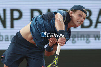 2024-05-29 - Jesper de Jong of Netherlands during day 4 of the 2024 French Open, Roland-Garros 2024, Grand Slam tennis tournament on May 29, 2024 at Roland-Garros stadium in Paris, France - TENNIS - ROLAND GARROS 2024 - 29/05 - INTERNATIONALS - TENNIS