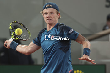 2024-05-29 - Jesper de Jong of Netherlands during day 4 of the 2024 French Open, Roland-Garros 2024, Grand Slam tennis tournament on May 29, 2024 at Roland-Garros stadium in Paris, France - TENNIS - ROLAND GARROS 2024 - 29/05 - INTERNATIONALS - TENNIS