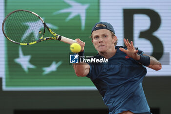 2024-05-29 - Jesper de Jong of Netherlands during day 4 of the 2024 French Open, Roland-Garros 2024, Grand Slam tennis tournament on May 29, 2024 at Roland-Garros stadium in Paris, France - TENNIS - ROLAND GARROS 2024 - 29/05 - INTERNATIONALS - TENNIS