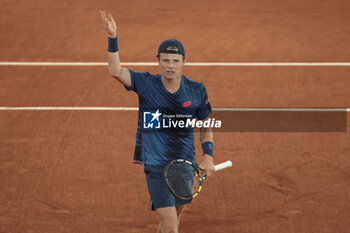 2024-05-29 - Jesper de Jong of Netherlands during day 4 of the 2024 French Open, Roland-Garros 2024, Grand Slam tennis tournament on May 29, 2024 at Roland-Garros stadium in Paris, France - TENNIS - ROLAND GARROS 2024 - 29/05 - INTERNATIONALS - TENNIS