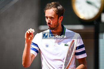 2024-06-03 - Daniil MEDVEDEV of Russia during the ninth day of Roland-Garros 2024, ATP and WTA Grand Slam tennis tournament on June 03, 2024 at Roland-Garros stadium in Paris, France - TENNIS - ROLAND GARROS 2024 - 03/06 - INTERNATIONALS - TENNIS