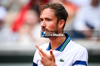 2024-06-03 - Daniil MEDVEDEV of Russia during the ninth day of Roland-Garros 2024, ATP and WTA Grand Slam tennis tournament on June 03, 2024 at Roland-Garros stadium in Paris, France - TENNIS - ROLAND GARROS 2024 - 03/06 - INTERNATIONALS - TENNIS