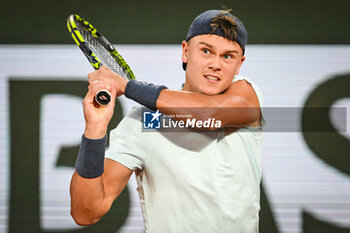 2024-06-03 - Holger RUNE of Denmark during the ninth day of Roland-Garros 2024, ATP and WTA Grand Slam tennis tournament on June 03, 2024 at Roland-Garros stadium in Paris, France - TENNIS - ROLAND GARROS 2024 - 03/06 - INTERNATIONALS - TENNIS