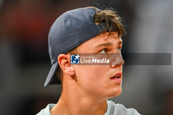 2024-06-03 - Holger RUNE of Denmark during the ninth day of Roland-Garros 2024, ATP and WTA Grand Slam tennis tournament on June 03, 2024 at Roland-Garros stadium in Paris, France - TENNIS - ROLAND GARROS 2024 - 03/06 - INTERNATIONALS - TENNIS