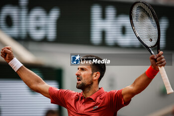 2024-06-03 - Novak DJOKOVIC of Serbia celebrates his victory during the ninth day of Roland-Garros 2024, ATP and WTA Grand Slam tennis tournament on June 03, 2024 at Roland-Garros stadium in Paris, France - TENNIS - ROLAND GARROS 2024 - 03/06 - INTERNATIONALS - TENNIS