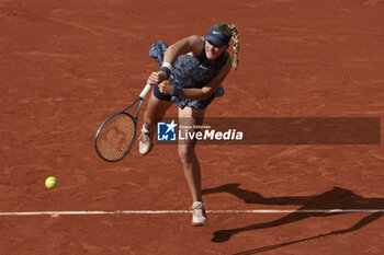 2024-06-03 - Mirra Andreeva of Russia during day 9 of the 2024 French Open, Roland-Garros 2024, Grand Slam tennis tournament on June 3, 2024 at Roland-Garros stadium in Paris, France - TENNIS - ROLAND GARROS 2024 - 03/06 - INTERNATIONALS - TENNIS