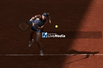 2024-06-03 - Mirra Andreeva of Russia during day 9 of the 2024 French Open, Roland-Garros 2024, Grand Slam tennis tournament on June 3, 2024 at Roland-Garros stadium in Paris, France - TENNIS - ROLAND GARROS 2024 - 03/06 - INTERNATIONALS - TENNIS