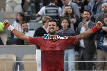 2024-06-03 - Novak Djokovic of Serbia celebrates his fourth round victory against Francisco Cerundolo of Argentina during day 9 of the 2024 French Open, Roland-Garros 2024, Grand Slam tennis tournament on June 3, 2024 at Roland-Garros stadium in Paris, France - TENNIS - ROLAND GARROS 2024 - 03/06 - INTERNATIONALS - TENNIS