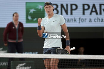 2024-06-03 - Holger Rune of Denmark during day 9 of the 2024 French Open, Roland-Garros 2024, Grand Slam tennis tournament on June 3, 2024 at Roland-Garros stadium in Paris, France - TENNIS - ROLAND GARROS 2024 - 03/06 - INTERNATIONALS - TENNIS