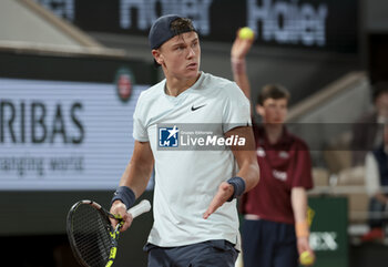 2024-06-03 - Holger Rune of Denmark during day 9 of the 2024 French Open, Roland-Garros 2024, Grand Slam tennis tournament on June 3, 2024 at Roland-Garros stadium in Paris, France - TENNIS - ROLAND GARROS 2024 - 03/06 - INTERNATIONALS - TENNIS