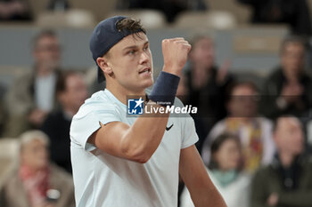 2024-06-03 - Holger Rune of Denmark during day 9 of the 2024 French Open, Roland-Garros 2024, Grand Slam tennis tournament on June 3, 2024 at Roland-Garros stadium in Paris, France - TENNIS - ROLAND GARROS 2024 - 03/06 - INTERNATIONALS - TENNIS