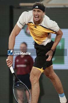 2024-06-03 - Alexander Zverev of Germany during day 9 of the 2024 French Open, Roland-Garros 2024, Grand Slam tennis tournament on June 3, 2024 at Roland-Garros stadium in Paris, France - TENNIS - ROLAND GARROS 2024 - 03/06 - INTERNATIONALS - TENNIS