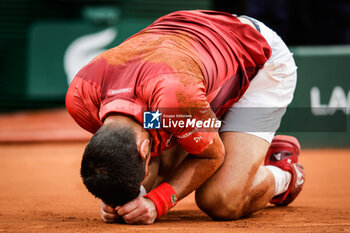 2024-06-03 - Novak DJOKOVIC of Serbia celebrates his victory during the ninth day of Roland-Garros 2024, ATP and WTA Grand Slam tennis tournament on June 03, 2024 at Roland-Garros stadium in Paris, France - TENNIS - ROLAND GARROS 2024 - 03/06 - INTERNATIONALS - TENNIS