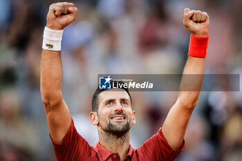 2024-06-03 - Novak DJOKOVIC of Serbia celebrates his victory during the ninth day of Roland-Garros 2024, ATP and WTA Grand Slam tennis tournament on June 03, 2024 at Roland-Garros stadium in Paris, France - TENNIS - ROLAND GARROS 2024 - 03/06 - INTERNATIONALS - TENNIS