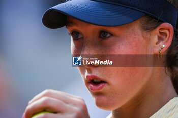 2024-06-05 - Mirra ANDREEVA of Russia during the eleventh day of Roland-Garros 2024, ATP and WTA Grand Slam tennis tournament on June 05, 2024 at Roland-Garros stadium in Paris, France - TENNIS - ROLAND GARROS 2024 - 05/06 - INTERNATIONALS - TENNIS