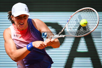 2024-06-06 - Iga SWIATEK of Poland during the twelfth day of Roland-Garros 2024, ATP and WTA Grand Slam tennis tournament on June 06, 2024 at Roland-Garros stadium in Paris, France - TENNIS - ROLAND GARROS 2024 - 06/06 - INTERNATIONALS - TENNIS